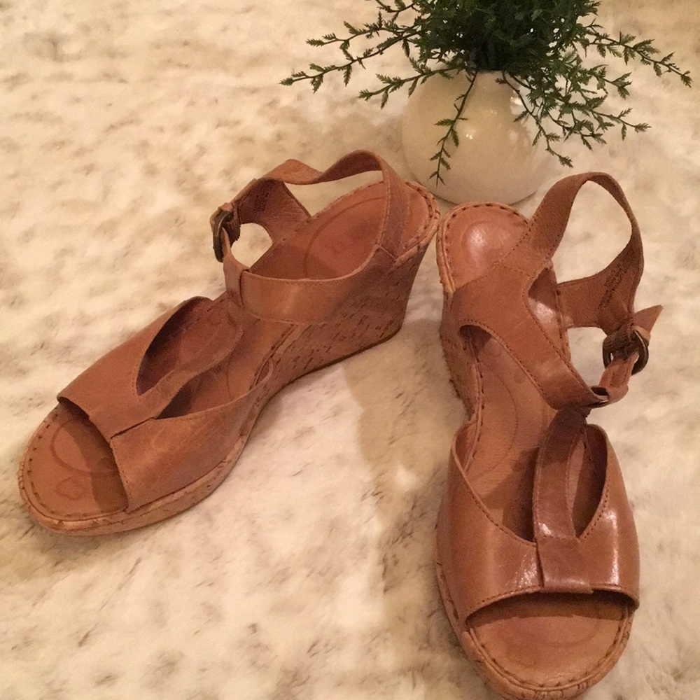 Born sandals